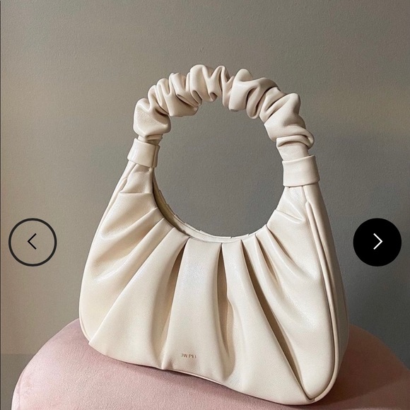 🎉🎉🎉SOLD 🎉🎉🎉 JW Pei Gabby Bag Cream - Picture 2 of 8